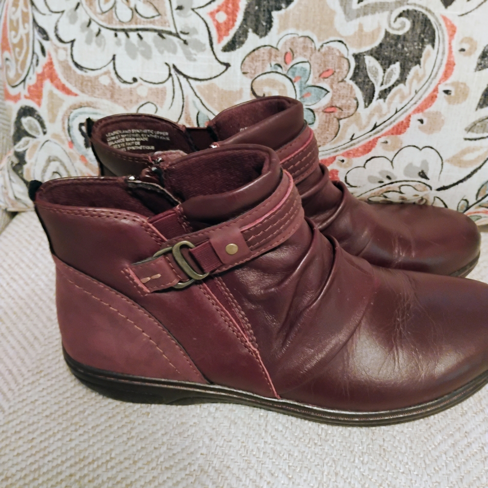 Earth Origins Women's Burgundy Ankle Boots